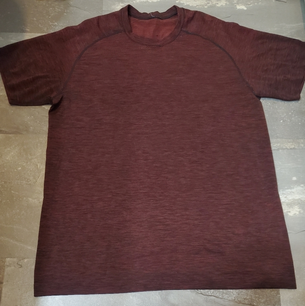Lululemon Metal Vent tech short sleeves top. Heathered dark red and black. XL.